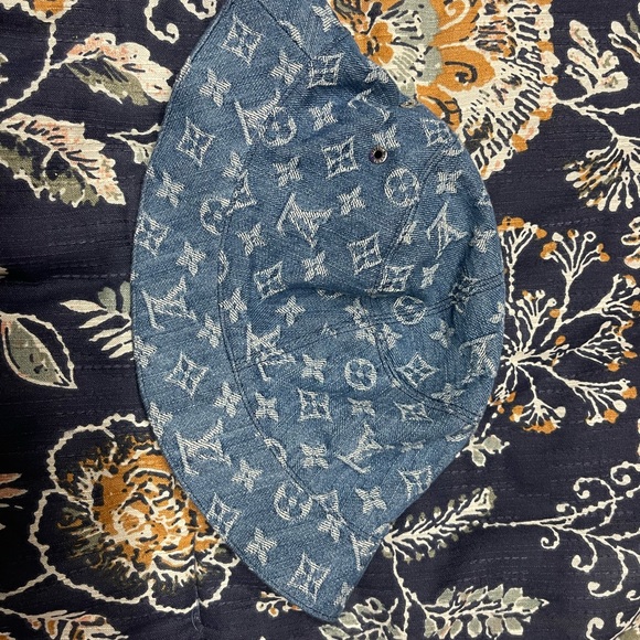 Louis Vuitton Bucket hat - Picture 3 of 3